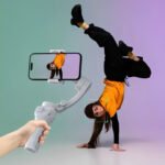 Estabilizador de Celular Portátil  Gimbal Rastreamento Facial IA Tripé Dobrável Profissional Vídeos - Imagem 5